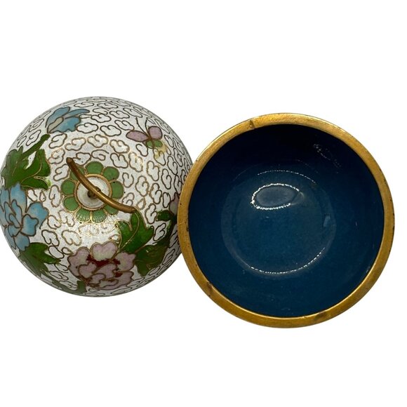 Vintage Cloisonné Apple Trinket Box With Lid - Floral Design Brass Detailing Whi - Picture 6 of 11